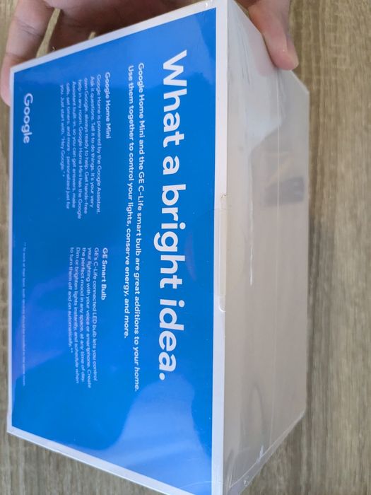 Розумна колонка Google Home Mini + розумна лампочка