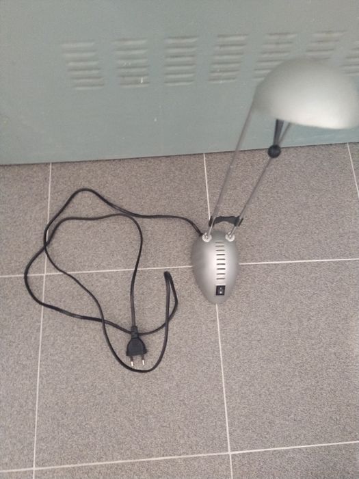 Candeeiro de pé para secretária