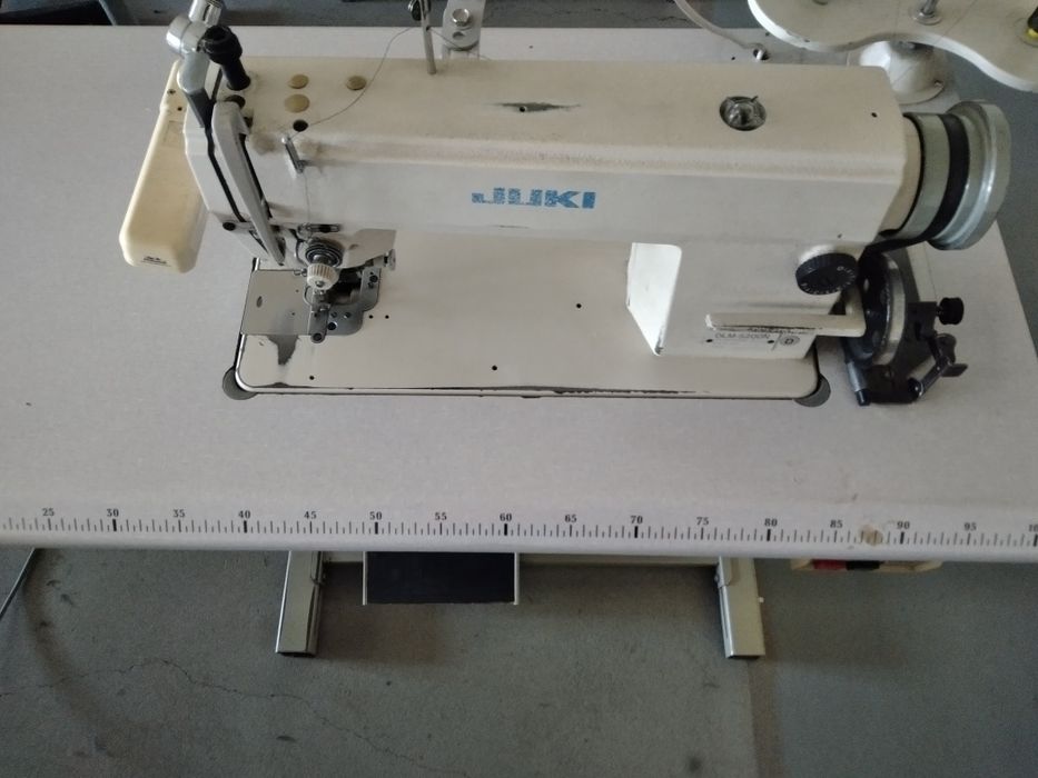JUKI DLM-5200N stebnówka z odkrawaczem maszyna do szycia odkrawacz