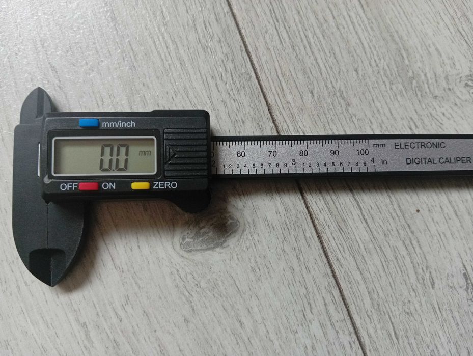 Suwmiarka cyfrowa mała