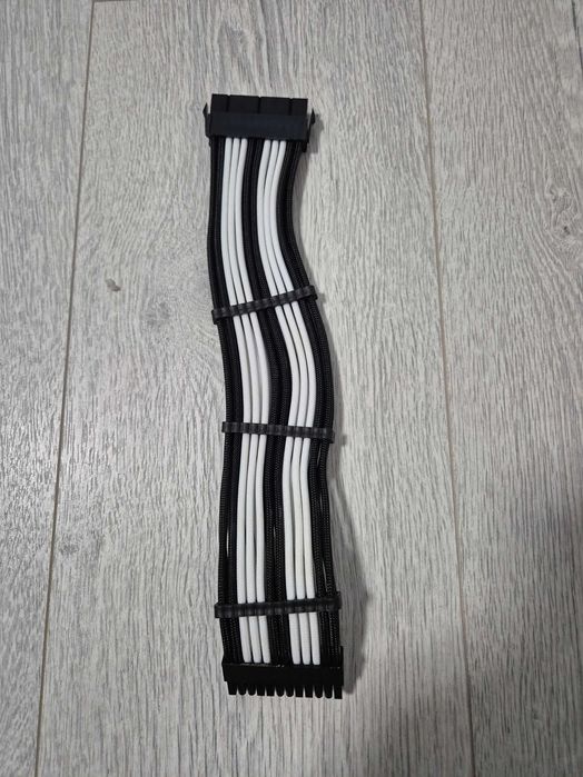 подовжувач 24pin ATX живлення материнки. чорно-біле плетіння
