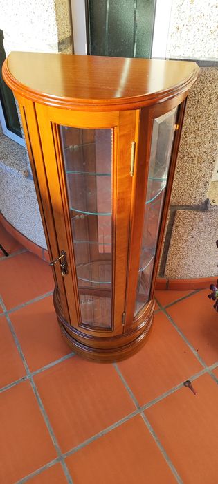 Cristaleira com vidro