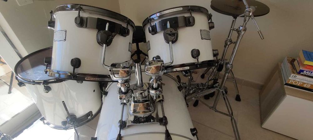 Bateria Mapex Saturn Maple/Walnut con Pratos Planet Z