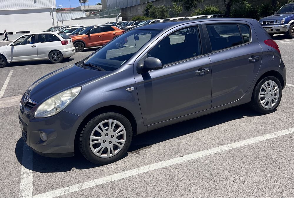 A nice hyundai i20