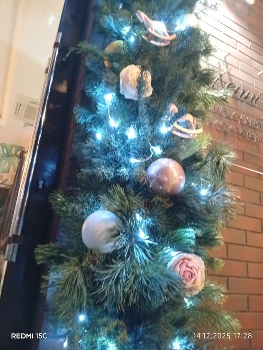 Хвойна гірлянда , оформлення до зимових свят