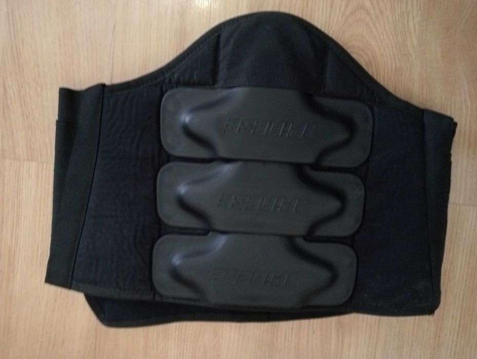 Cinta da marca dainise para zona lombar ( moto).