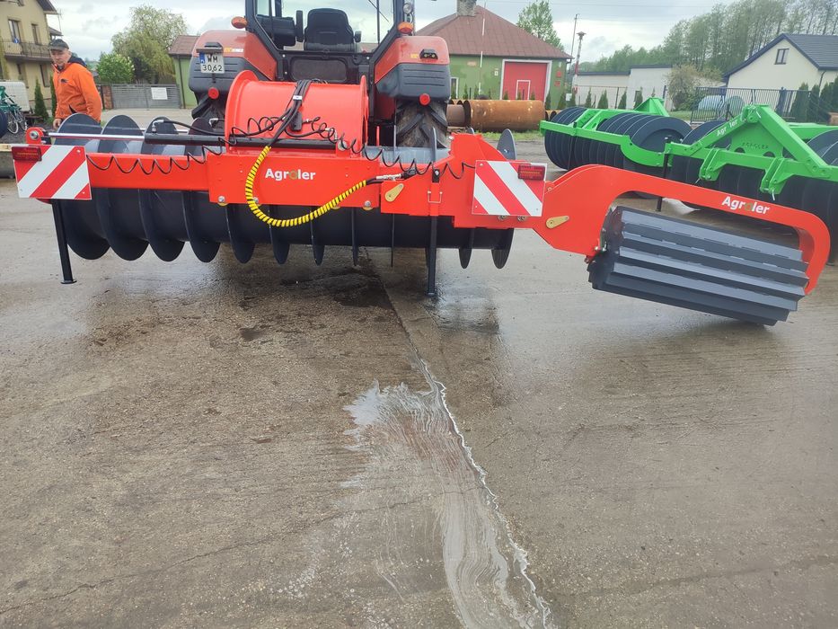 Wał pryzmowy WPG300 PROW młody rolnik