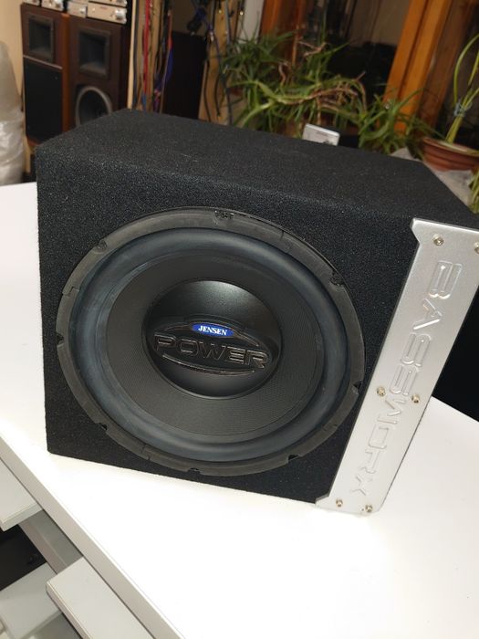 Автомобильный сабвуфер 10" Jensen