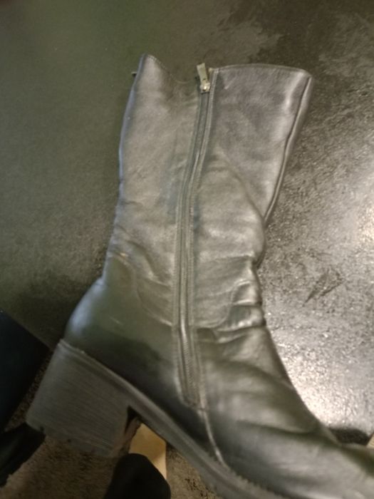 Продам женские сапоги