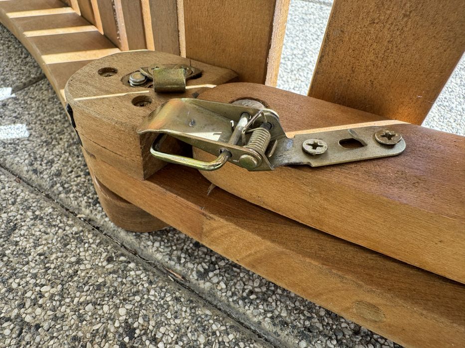 Leżak z litego drewna akacjowego