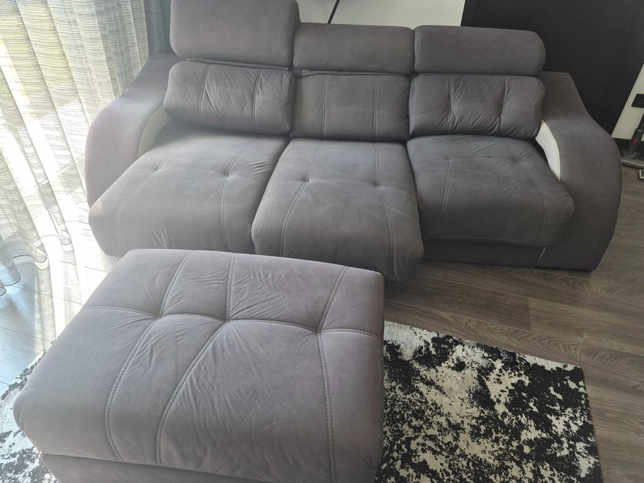 Sofá com puff chaiselongue