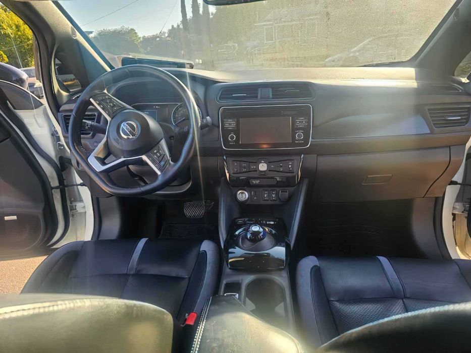 Nissan LEAF      2018