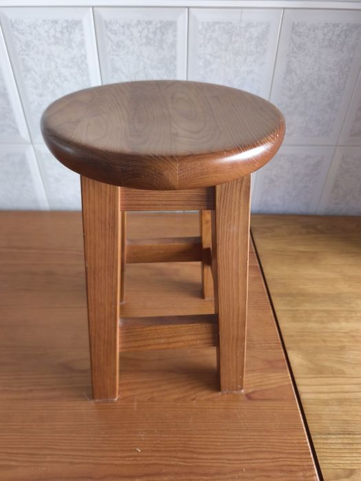 Conjunto de mesa de cozinha em madeira maciça + 4 cadeiras + 2 bancos