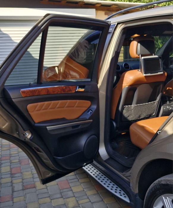 Mercedes ML500 Мерседес МЛ500 4матик 5.5 газ/бензин 2010 год