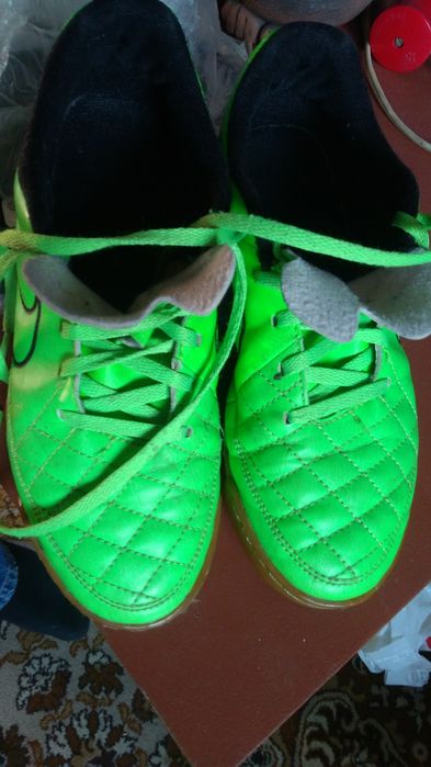 Buty Nike halówki do gry w  piiłkę