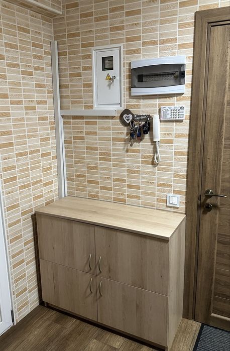 Простора 3-кімнатна квартира з джакузі, каміном та системою «Розумний дім».