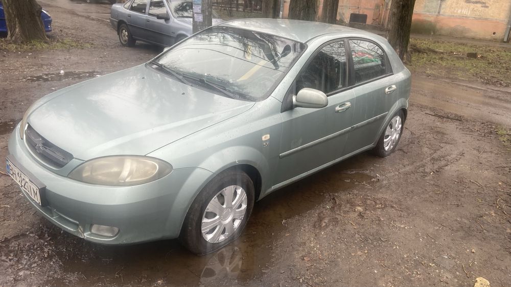 Шевроле лачетти.    1,6.  2004