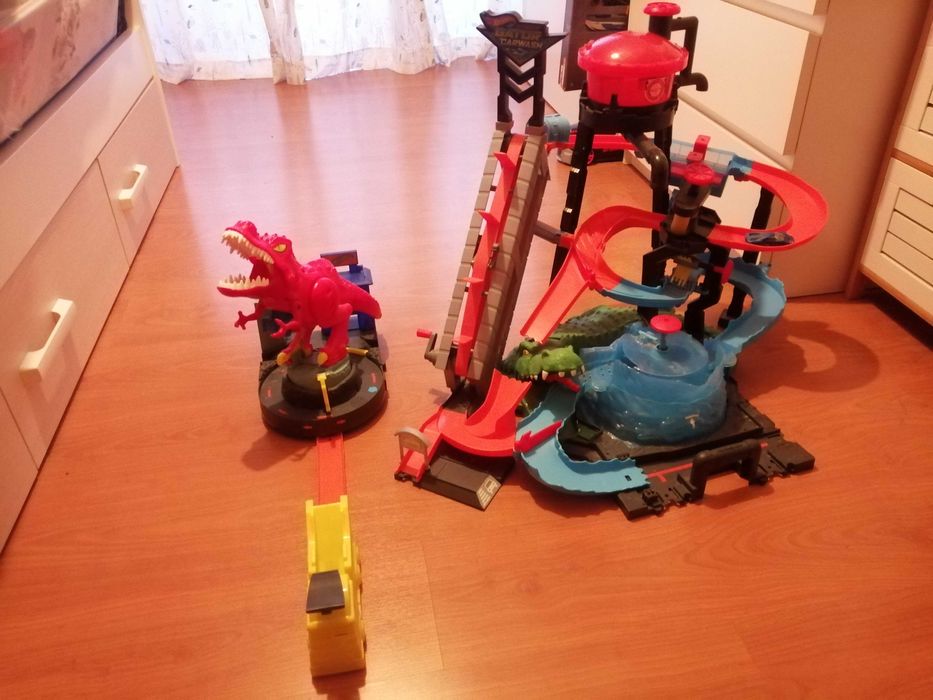 Hot wheels gator e t-rex