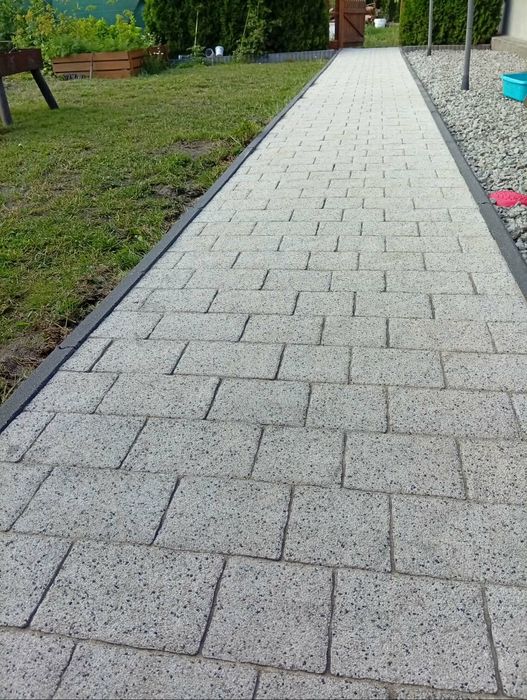 Myjemy na błysk kostkę brukową elewacje dachy