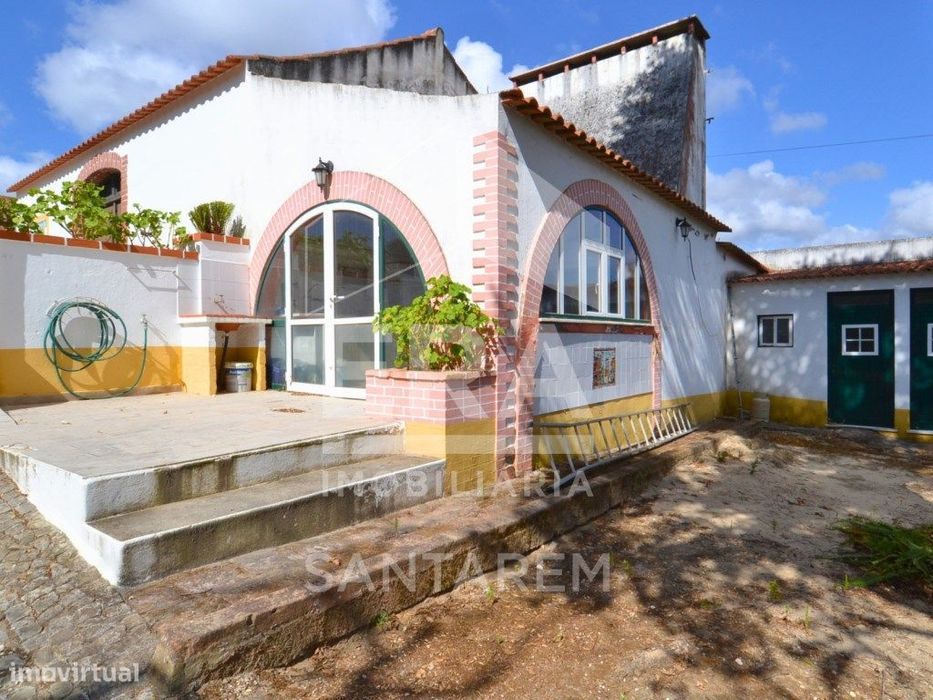 Quinta com 5,8 hectares, em Santarém