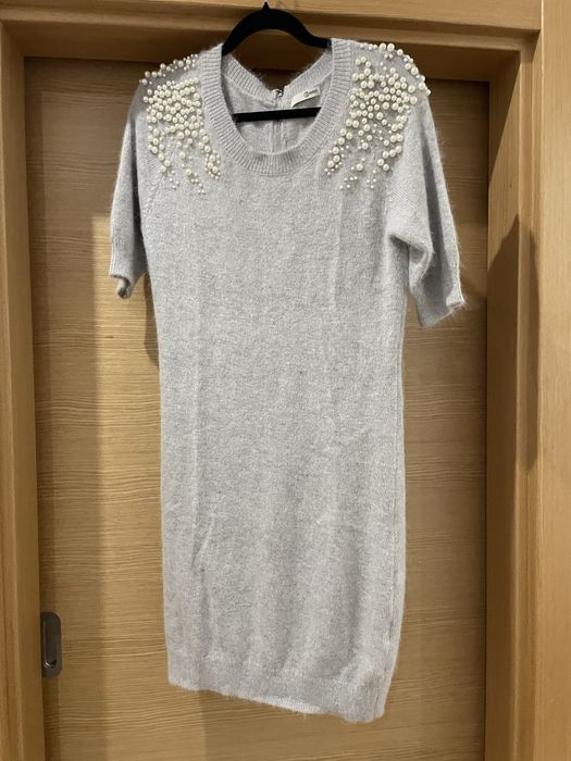 Vestido quente com perolas