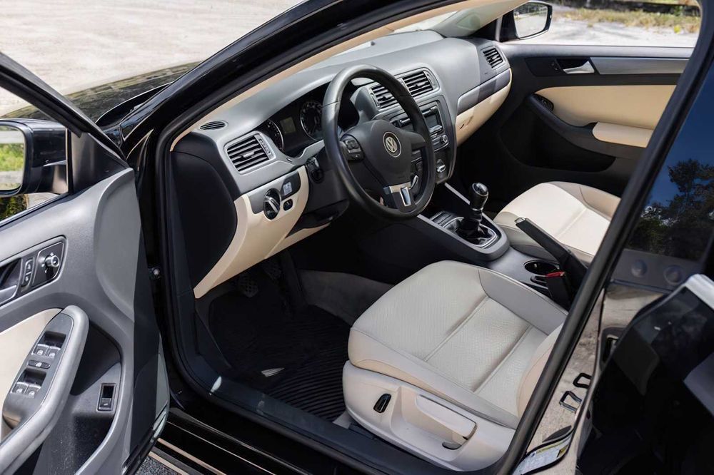 Volkswagen Jetta      2013