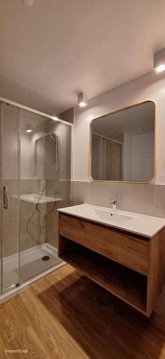 Apartamento T2 com jardim, Loures