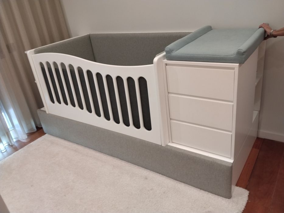 Cama de Bebé com Cómoda e Muda-Fraldas – Excelente Estado