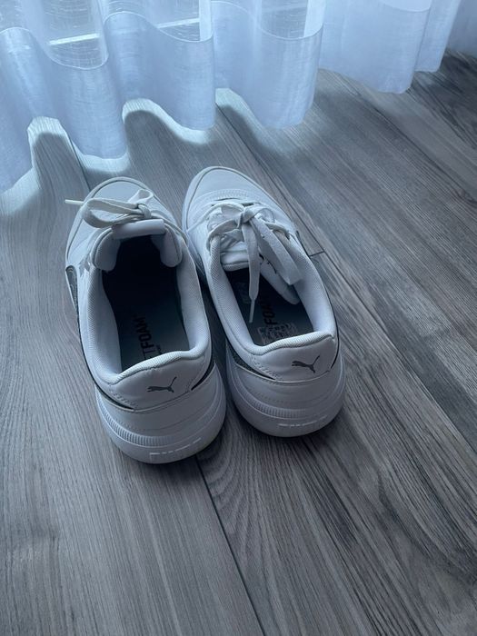 Sprzedam białe buty Puma