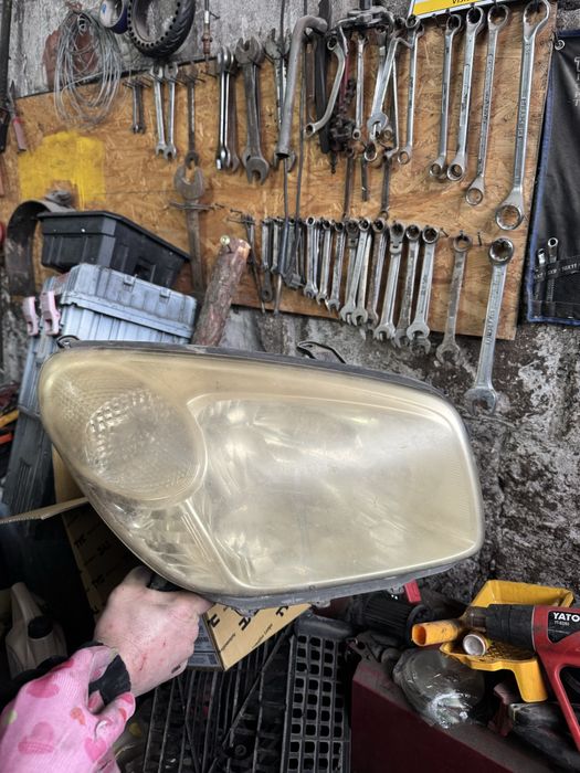 Lampa przednia do Toyoty rav 4 lift prawa