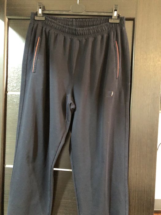 Спортивный костюм практически новый