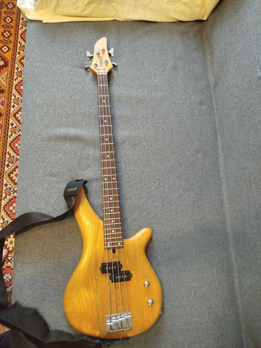 Бас гітара Yamaha