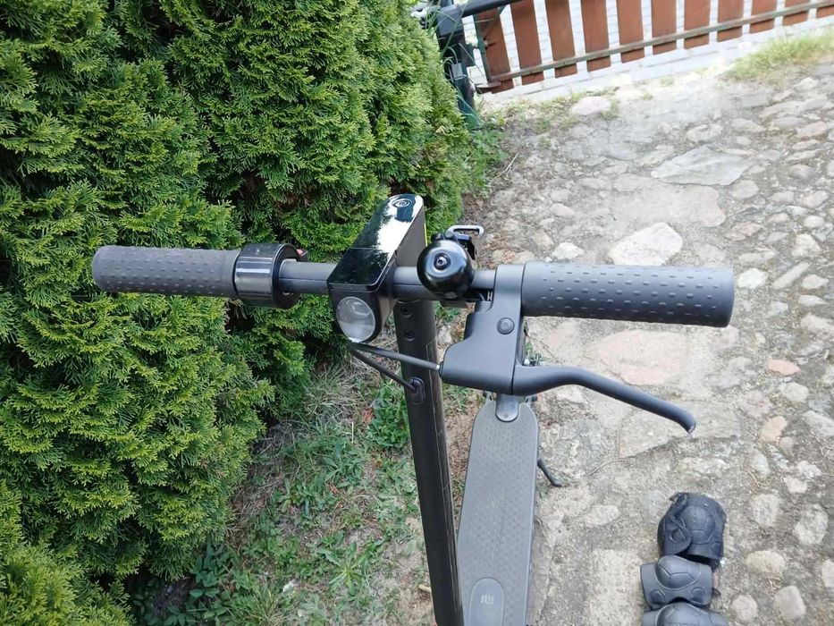 Pilnie sprzedam hulajnogę elektryczną Mi Pro2