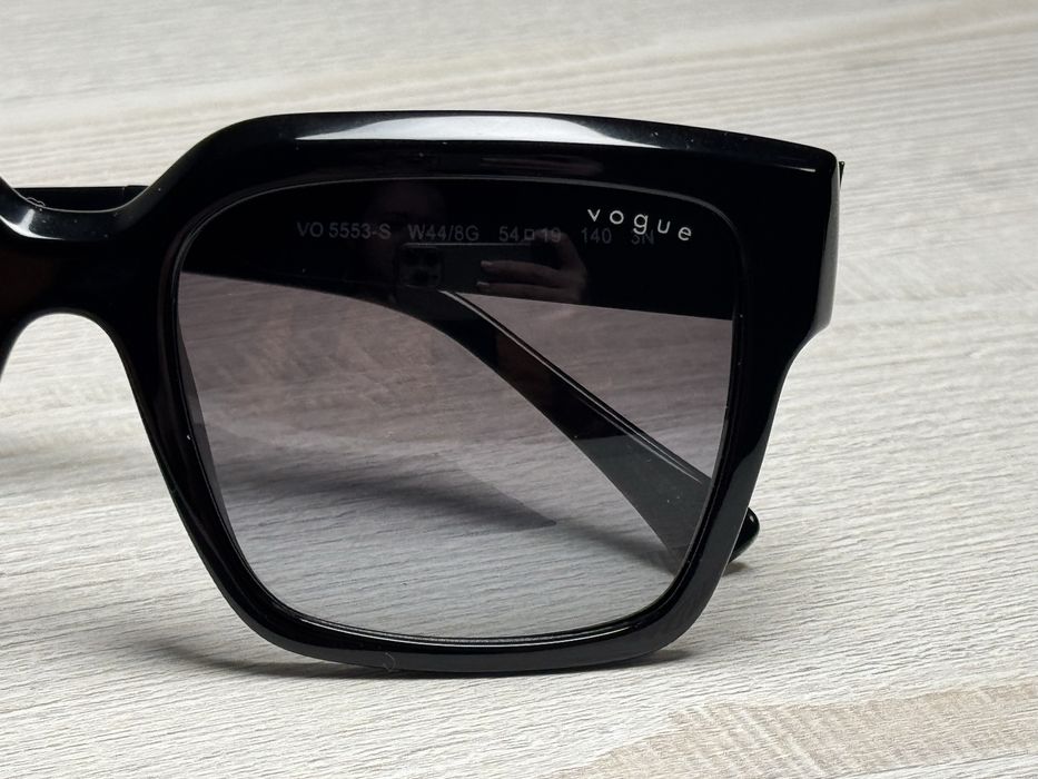 Сонцезахисні окуляри VOGUE