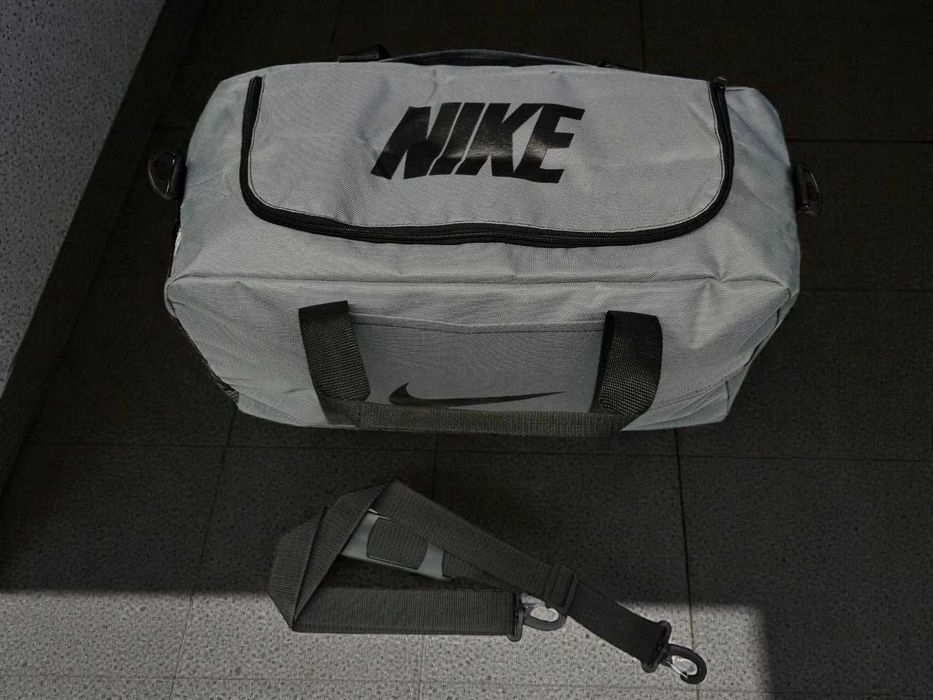 Сумка спортивна Nike сіра для тренувань спорту подорожей, дорожня Найк