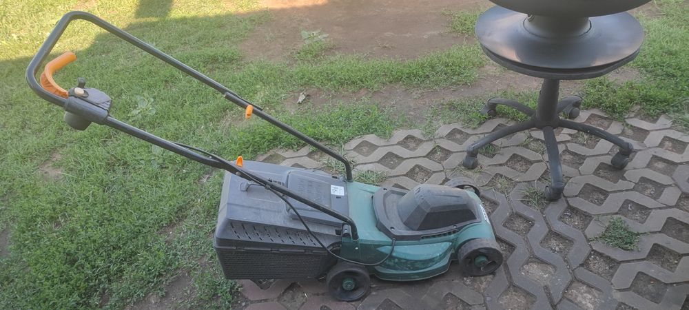 Kosiarka elektryczna sieciowa do koszenia trawy sprawna działa kosi tanio