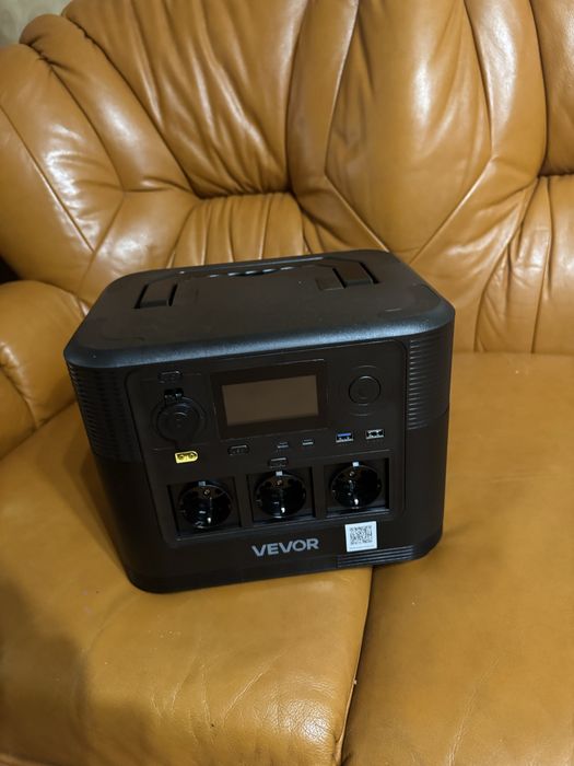 потужна портативна зарядна станція VEVOR (1800W / 1008Wh)