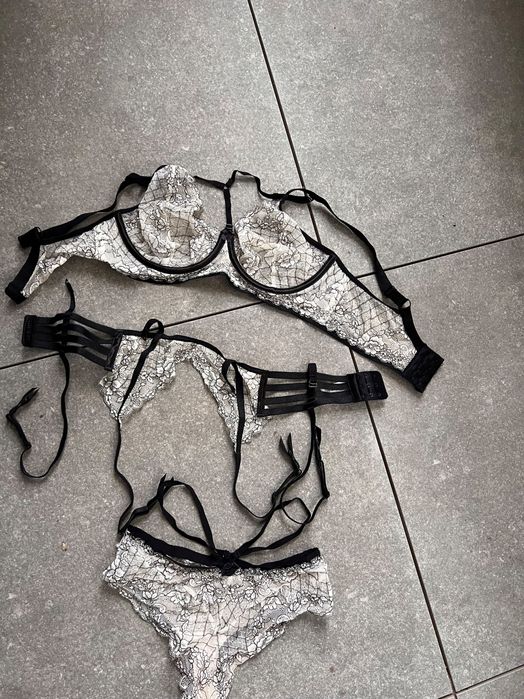 Koronkowy komplet bielizny 75d