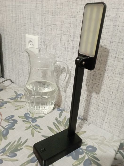 Настольный светильник с функцией павербанка