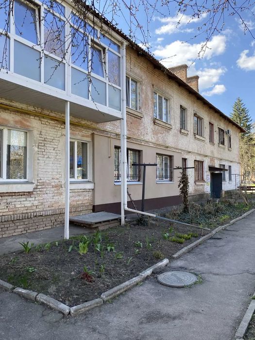 Не кутова. Замінені вхідні двері . Встановлені металопластикові вікна