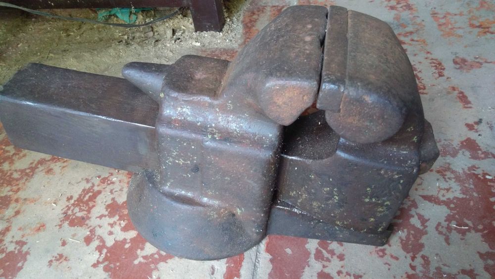 Тиски великі слюсарні