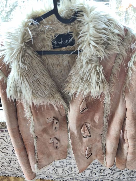 Casaco tamanho M pele de pêssego por fora e pelo por dentro