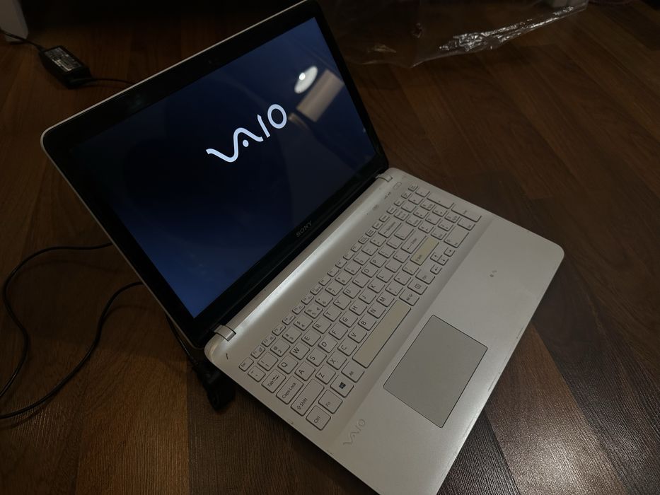 Sony VAIO SVF1521C6E 15.5" Pentium 4GB 500GB GT740M