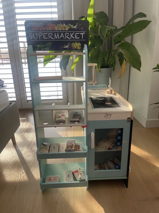 Drewniany zabawkowy sklep