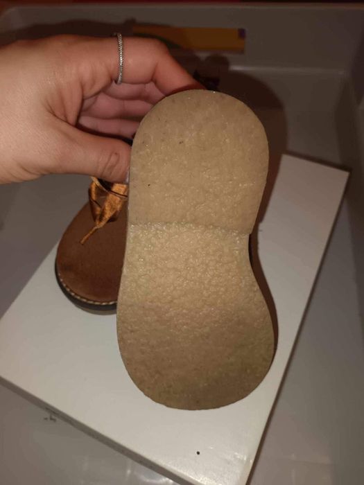 Botas castanhas criança