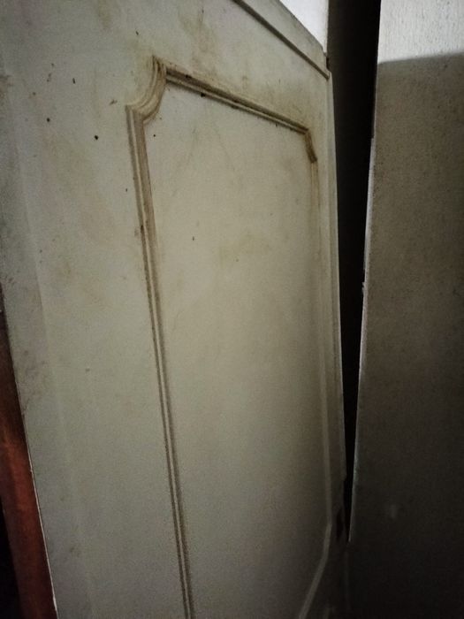 Porta de madeira maciça barata