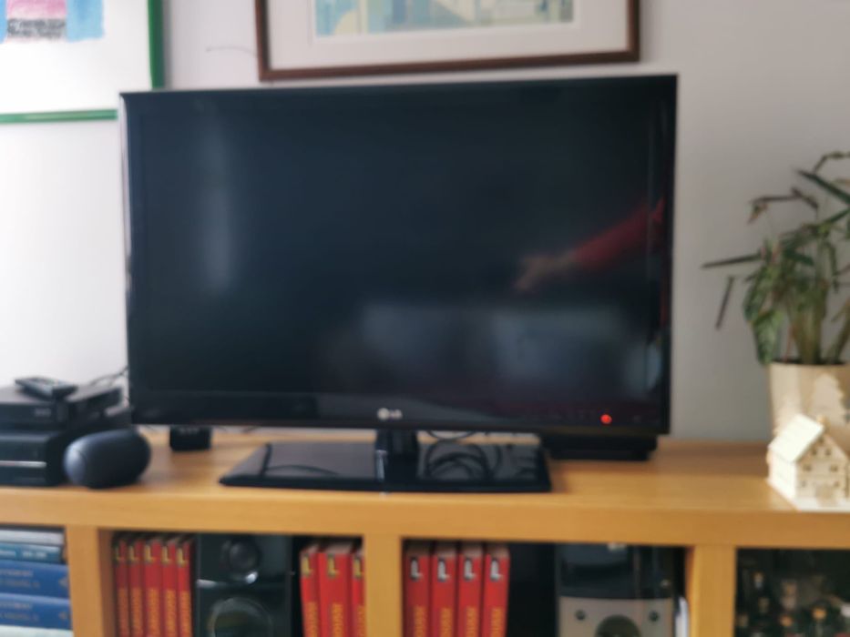 Televisão LG, modelo 37LE310