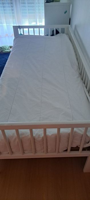 Cama de criança com colchão