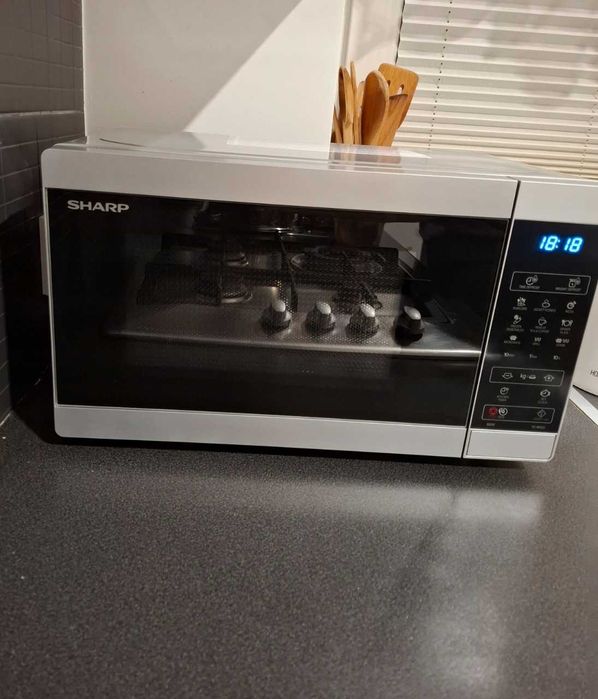 Kuchenka Mikrofalowa Sharp 1000W Grill 12 Programów Elegancka Srebrna