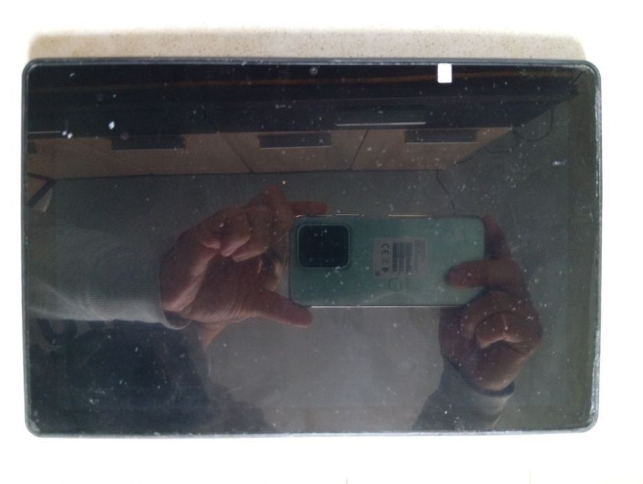 Продам планшет Леново, екран під плівкою досі.